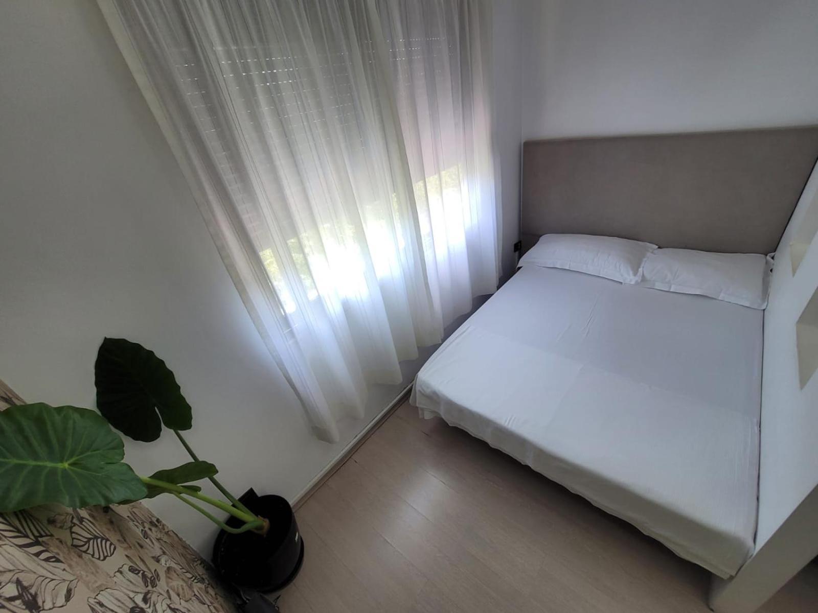 An Apartment With Fireplace Tirana Exterior foto