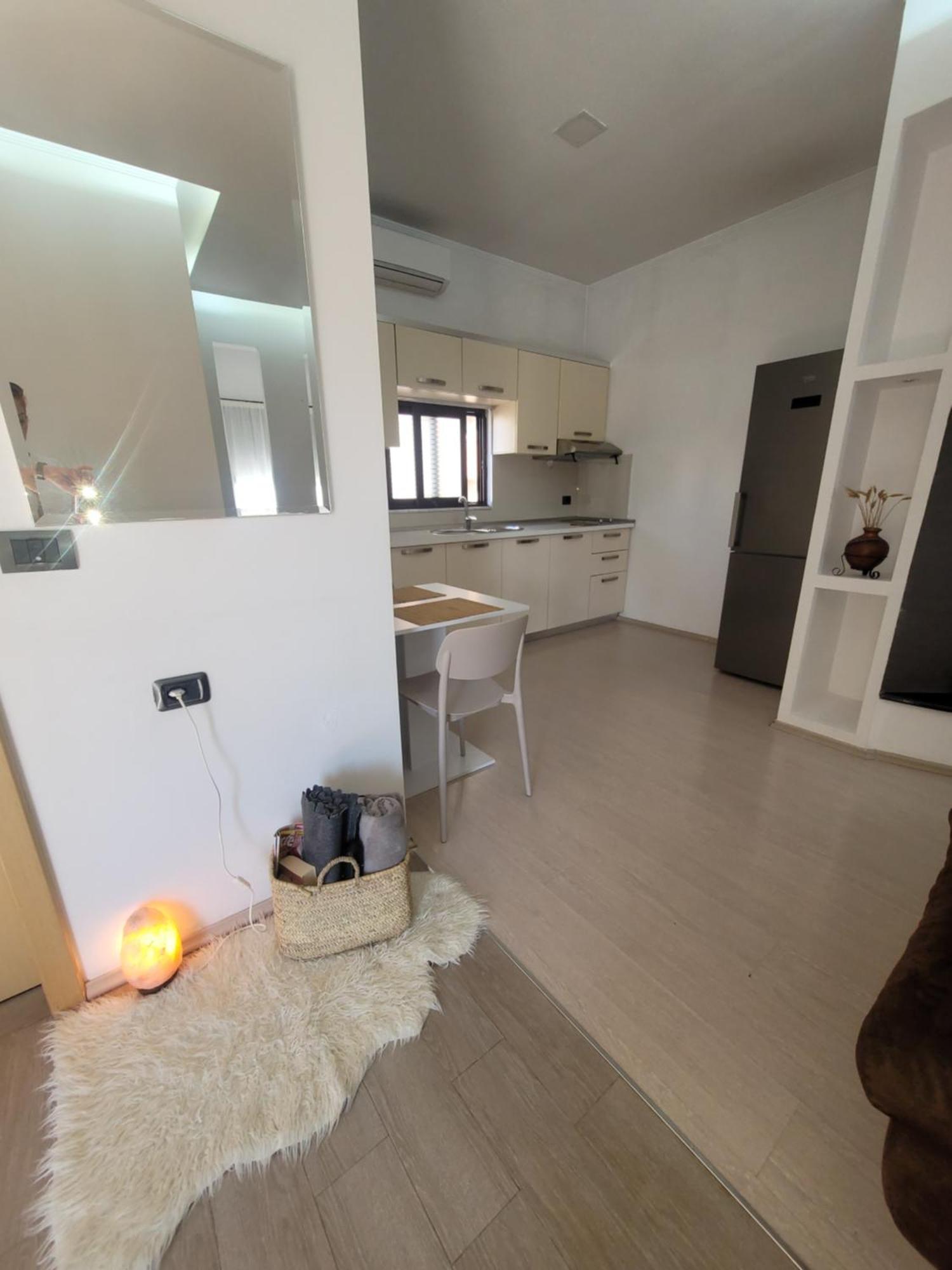 An Apartment With Fireplace Tirana Exterior foto